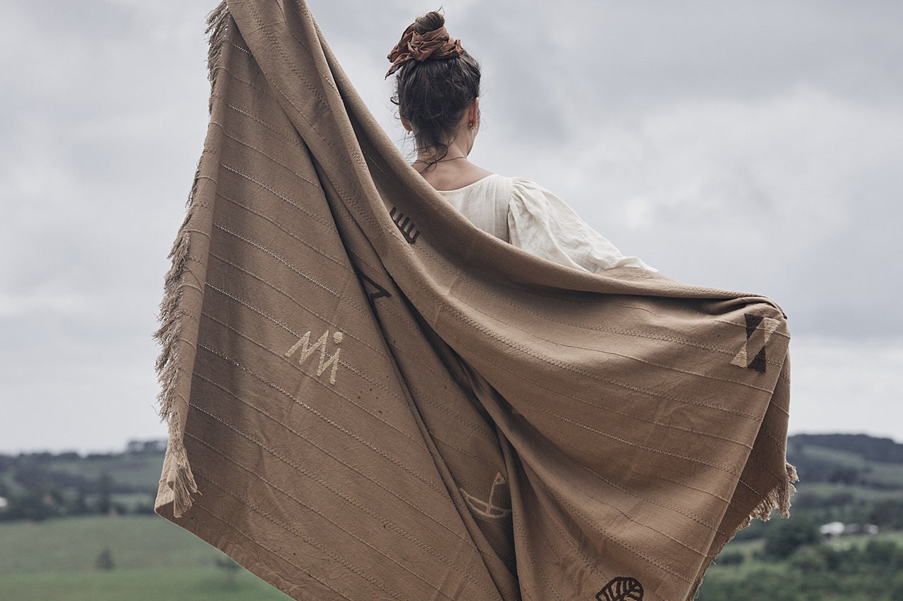 Ancestors Way Travel Throw | Tabacco Brown