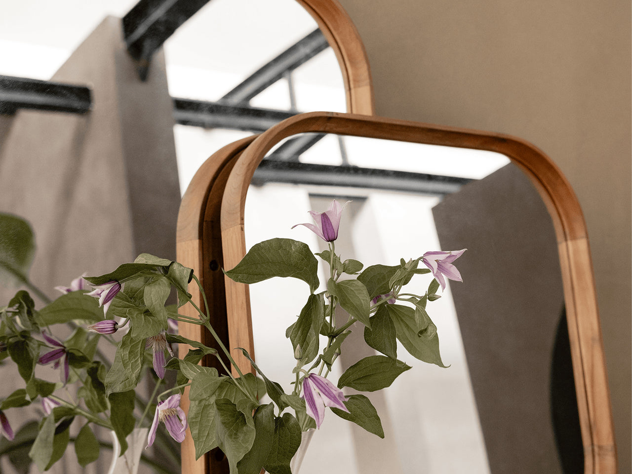Opral Mirror Medium