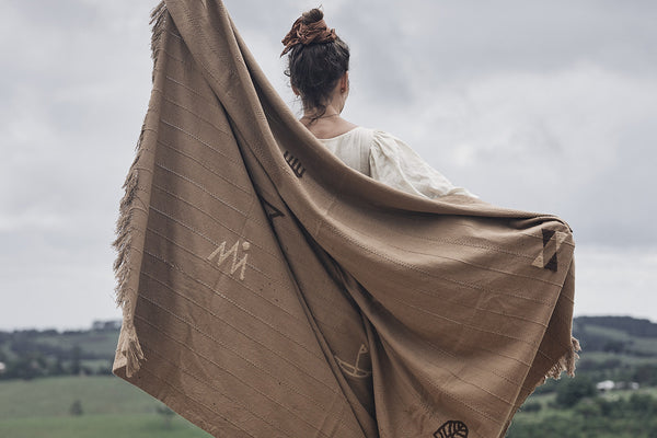 Ancestors Way Travel Throw | Tabacco Brown